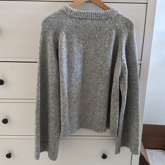 AG Adriano Goldshmied Noelle Chunky Sweater Shimmer Gray Silver Bell Sleeve - Picture 2 of 7